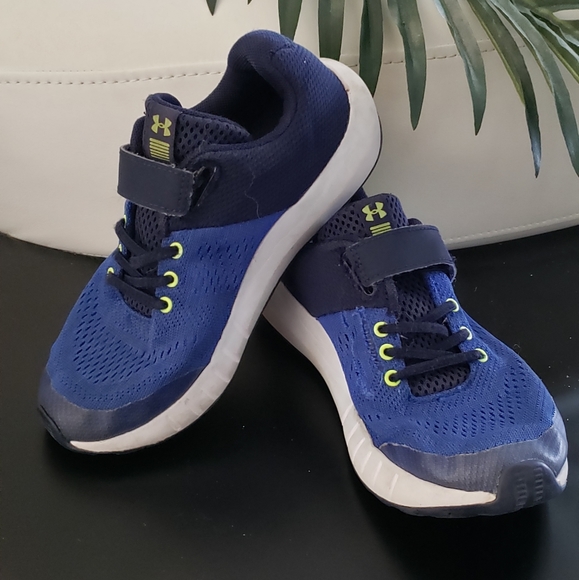 Under Armour Other - Breathable light weight sneakers